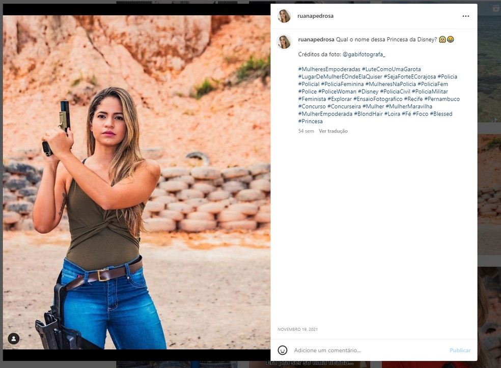 Ruana Pedrosa Andrade com uma arma na mão em foto publicada no Instagram — Foto: Reprodução/Instagram