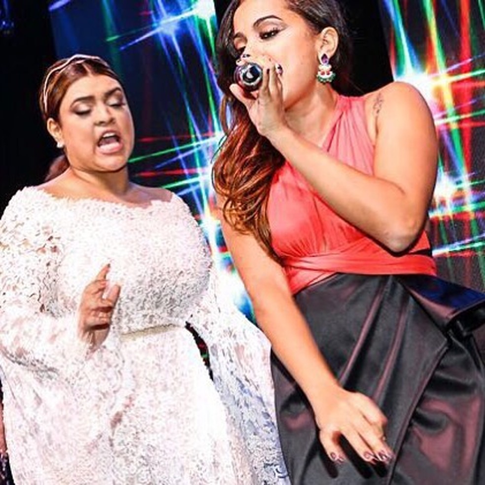 Anitta canta durante a festa de casamento de Preta Gil — Foto: Reprodução/Instagram