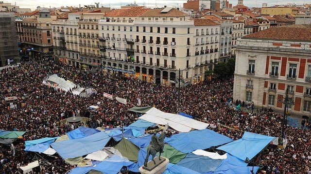 A crise na Espanha levou os espanhóis às ruas, especialmente em Madri, no movimento dos 'indignados' (Foto: JASPER JUINEN)