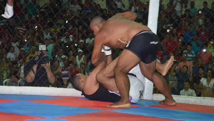 Negão da Borracharia enfrenta Daniel Souza no Cruzeiro Fight MMA (Foto: Francisco Rocha/G1)