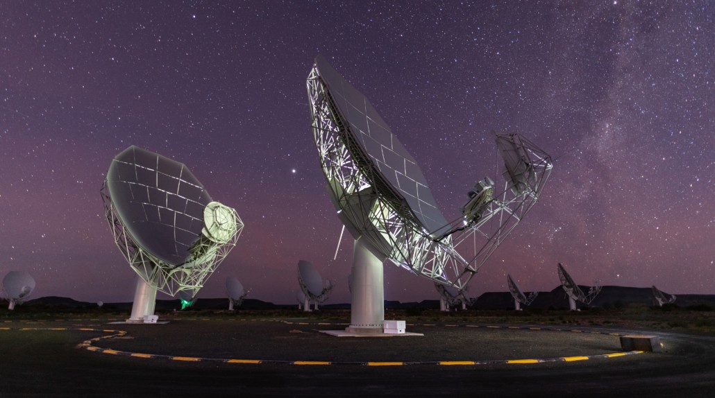Radiotelescópio MeerKAT, que pertence e é operado pelo Observatório de Radioastronomia da África do Sul  (Foto:  SARAO)