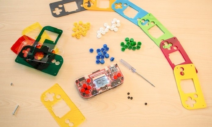 Console pode ser montado por crianças a partir de 11 anos e é totalmente customizável (Foto: Divulgação/Makerbuino)