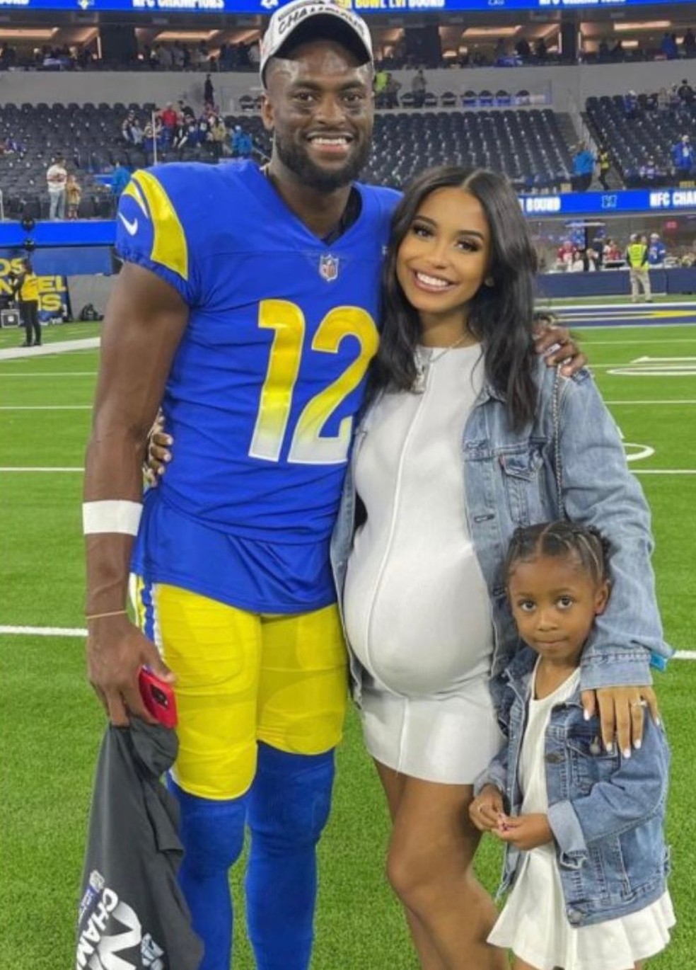 Van Jefferson e a família na final da NFC — Foto: Reprodução / Instagram 