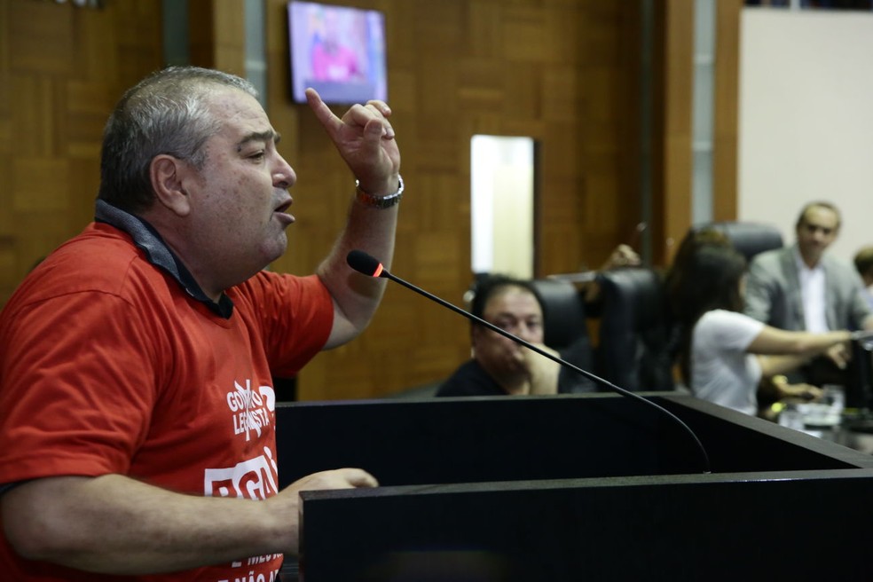 Edmundo César, presidente do Sinpaig, criticou projeto em audiência — Foto: Hélder Faria/ ALMT