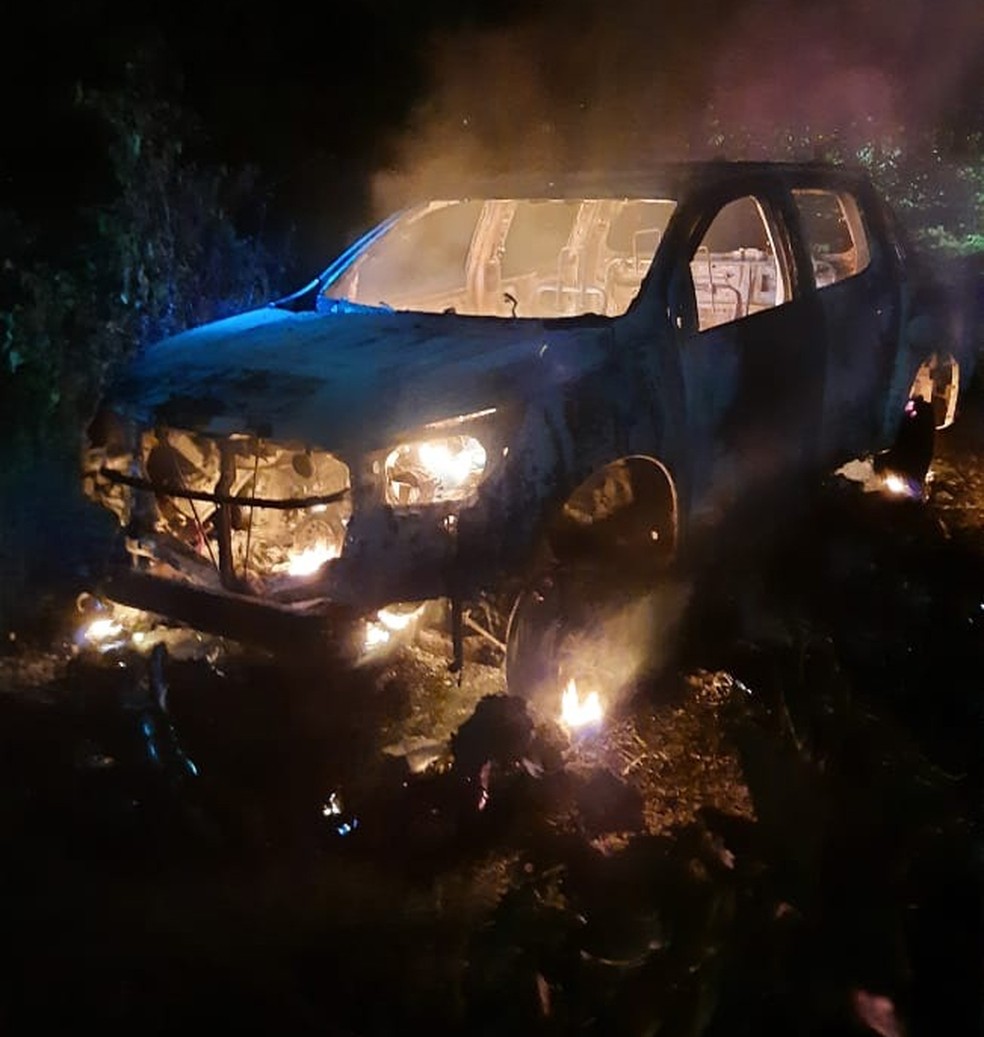 Carro de advogado foi encontrado incendiado no Piauí — Foto: Reprodução/Redes sociais