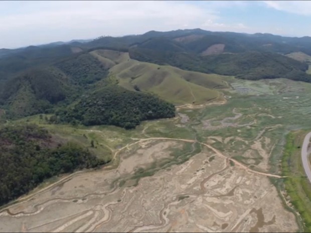 Represa de Paraitinga, em Salesópolis (Foto: Reprodução/TV Diário)