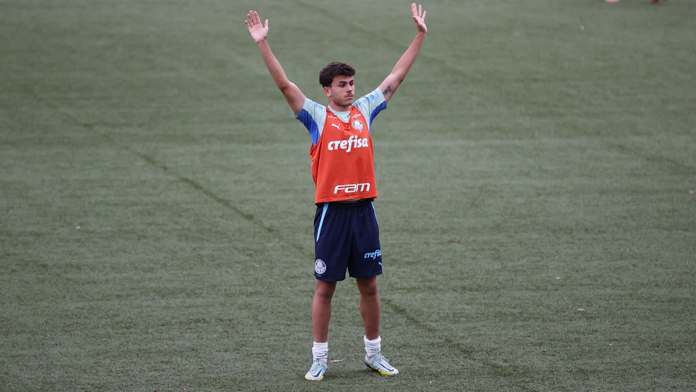 De humanas e leitor: Pedro Lima, destaque do Palmeiras na Copinha, mostra seu lado fora de campo