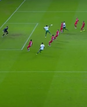 Goleiro atrapalhado, tropeção no Fla e isoladas disputam lance mais bizarro