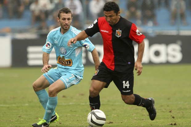 Ysrael Zuniga (dir.), do Melgar FC  (Foto: Getty Images)