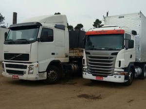 Dois caminhões foram apreendidos com cigarros contrabandeados (Foto: Polícia Rodoviária\ Divulgação)