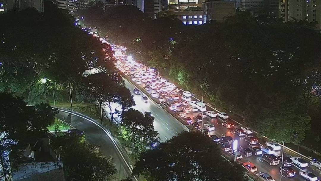 Congestionamento na avenida 23 de Maio nesta sexta-feira (24) em SP