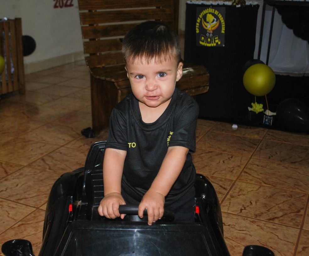 Bento ganhou sua primeira festinha de aniversário em homenagem aos seus "anjos da fronteira" — Foto: Arquivo pessoal