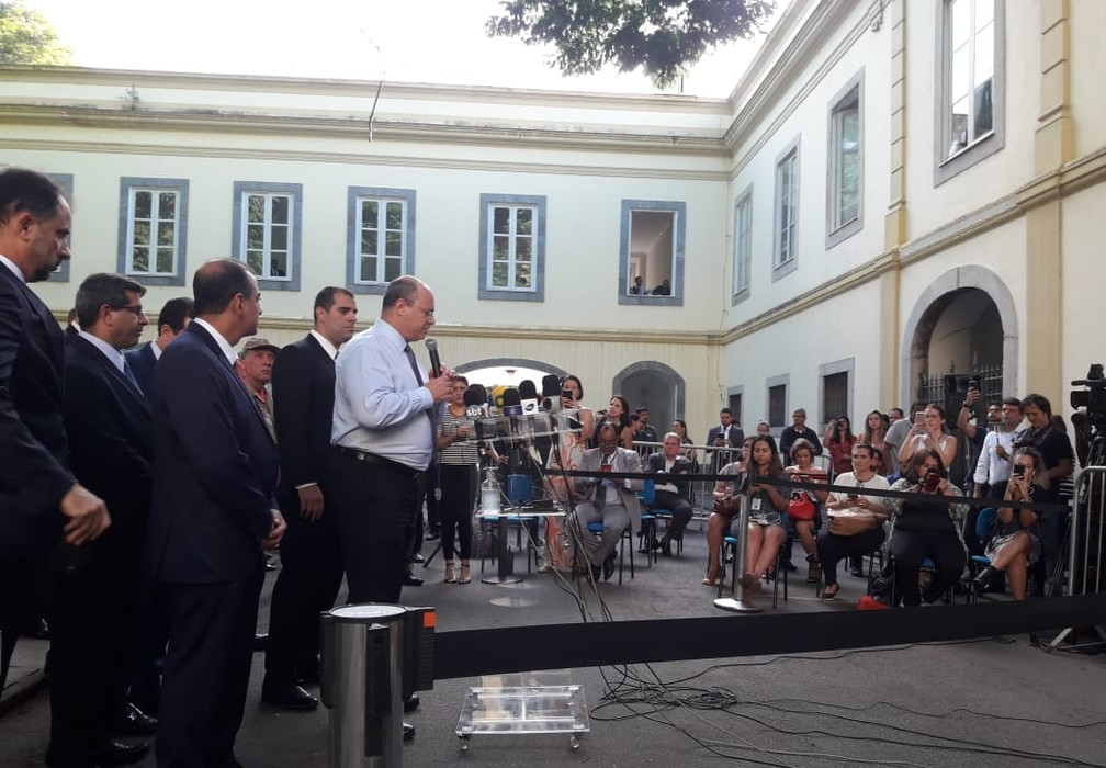 Governador Wilson Witzel durante entrevista coletiva na tarde desta segunda-feira no Palácio Guanabara — Foto: Gabriel Barreira/ G1 