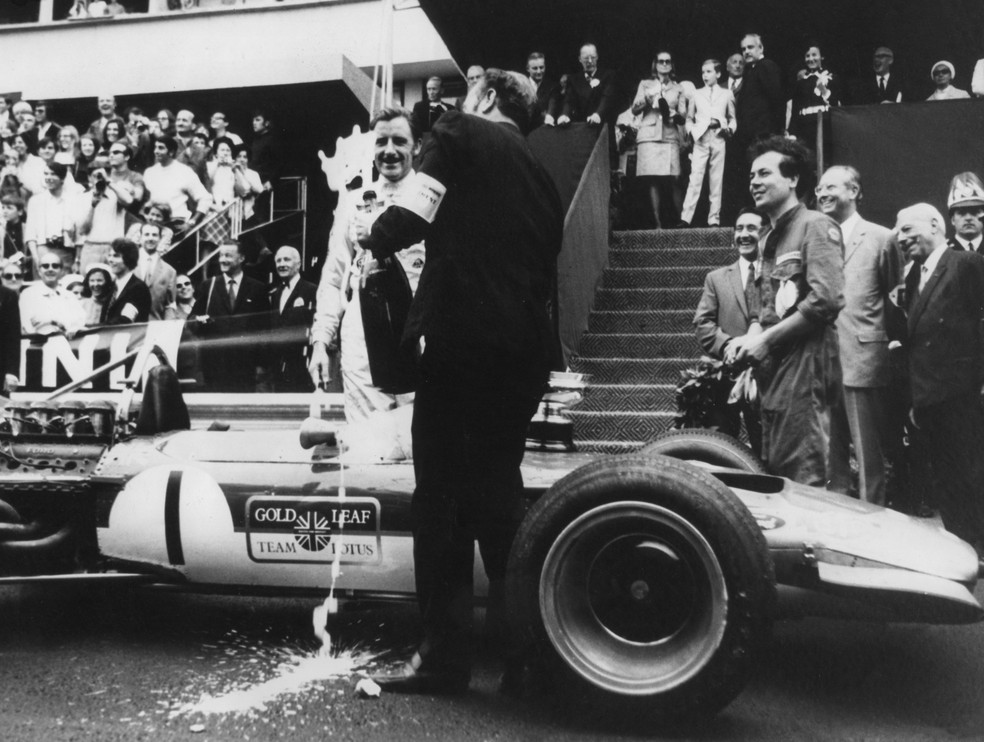 Graham Hill comemora vitÃ³ria no GP de MÃ´naco de 1969 â€” Foto: Getty Images