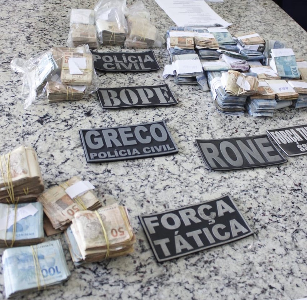 Dinheiro recuperado pela polícia — Foto: Divulgação/SSP-PI