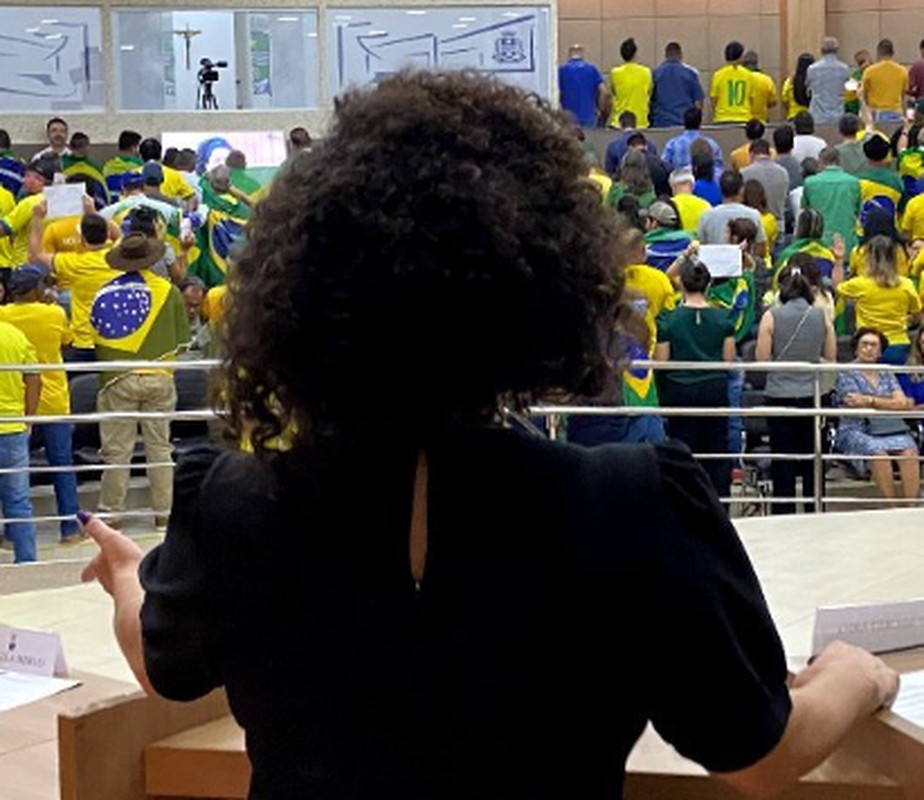 Após sofrer ataques na Câmara de Sinop (MT), vereadora do PT recebe ligação de Lula