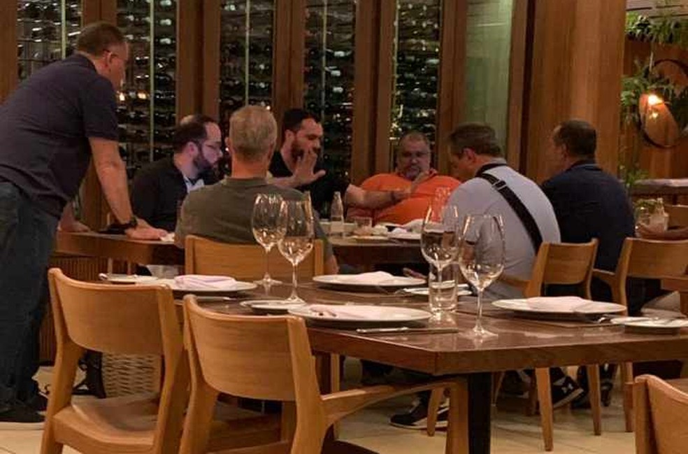 Reuni&atilde;o entre dirigentes do Fluminense e empres&aacute;rios de Pedro selou venda &mdash; Foto: Reprodu&ccedil;&atilde;o