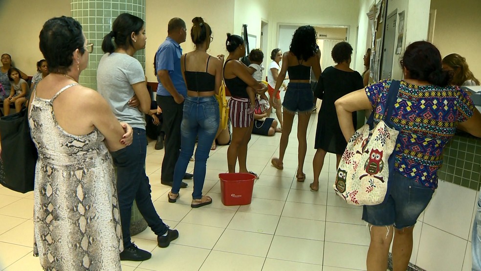 Pacientes reclamam de superlotaÃ§Ã£o de PA do Trevo, em Cariacica, no ES  â Foto: Paulo Cordeiro/ TV Gazeta 