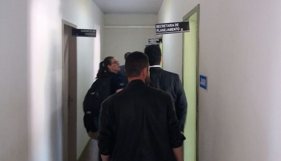 Mandados de afastamento foram cumpridos na Prefeitura de Alpestre (Foto: Divulgação/MP)
