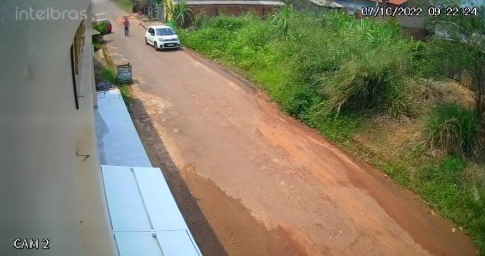 Jovem de 24 anos foi alvejado a tiros ao se aproximar de carro em rua de Brasileia, no interior do Acre — Foto: Reprodução
