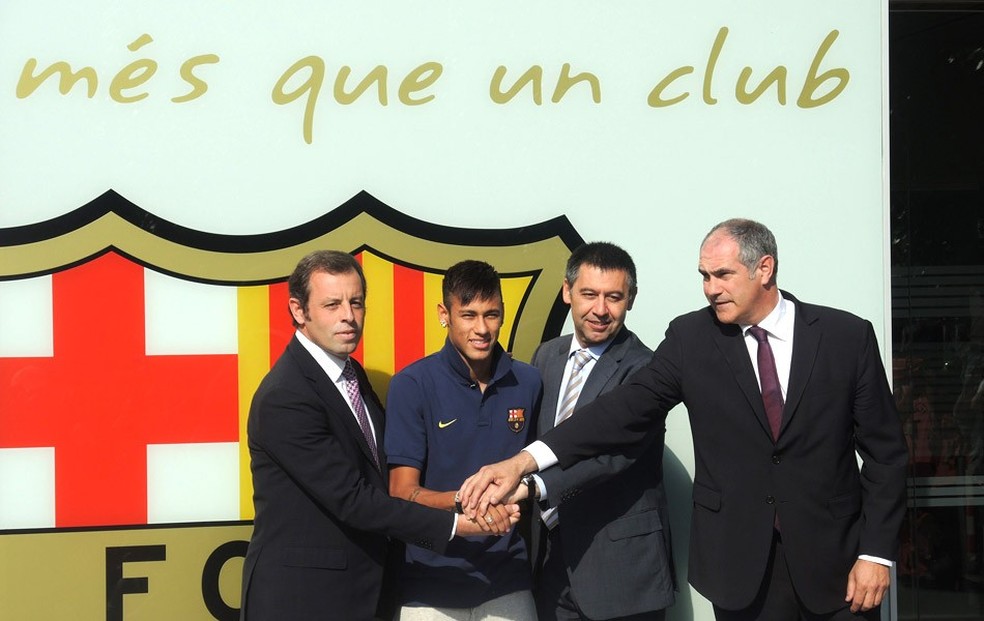 Neymar aparece duas vezes na lista de transferncias mais caras envolvendo brasileiros  Foto: Marcelo Hazan
