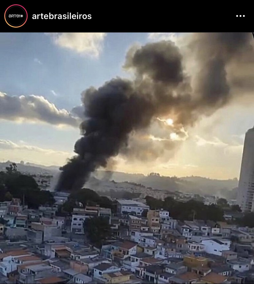 Incêndio em galpão destrói obras de arte de galerias de SP (Foto: Reprodução / Instagram @artebrasileiros)