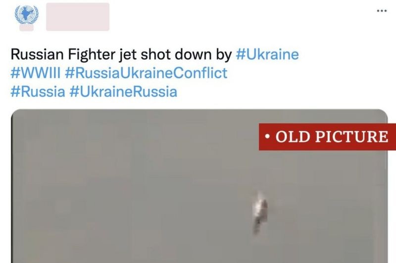 Imagem foi publicada com texto que menciona jato russo sendo abatido sobre a Ucrânia. No entanto, esta filmagem é da Líbia e tem mais de dez anos (Foto: Reprodução via BBC News)