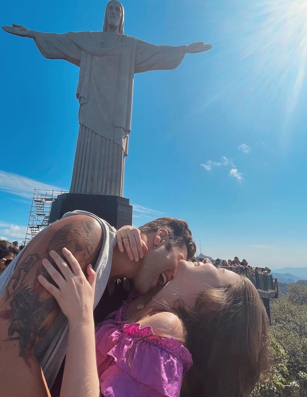 Victor Pecoraro e Rayanne Moraes visitam o Cristo Redentor, no Rio (Foto: Reprodução/Instagram)