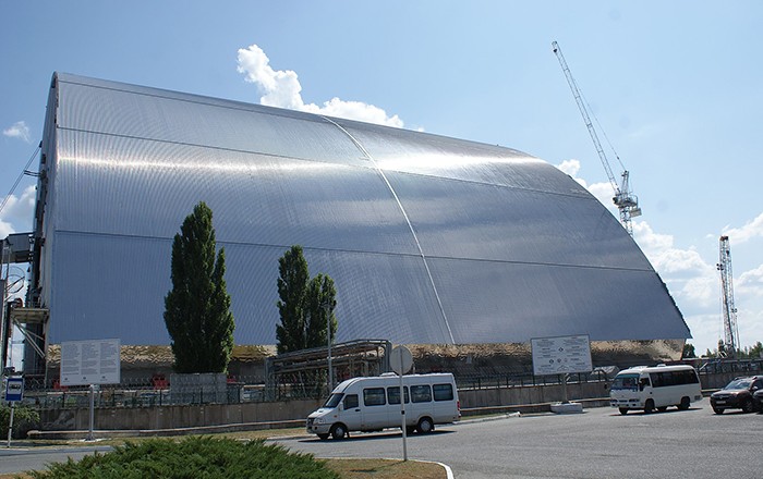 Construção de confinamento da radiação na Usina Nuclear de Chernobyl  (Foto: Wikimedia Commons)