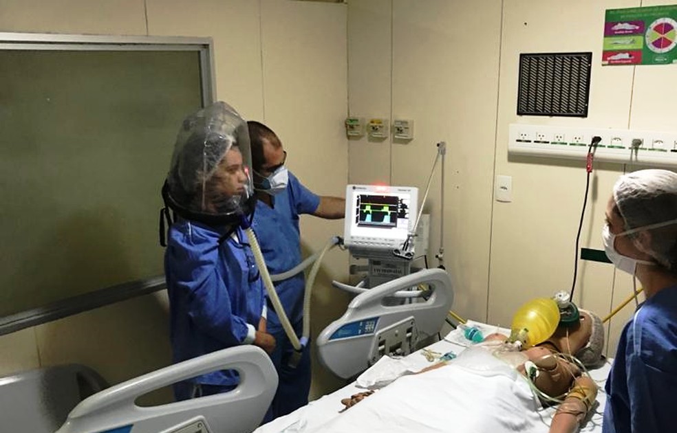 UFPB testa 40 capacetes com ventilação em pacientes de quatro hospitais paraibanos — Foto: Divulgação/UFPB