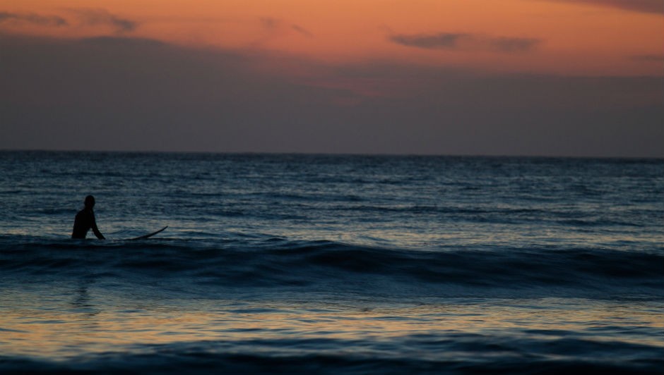 Surfar pode ser mais fácil se a prancha é elétrica (Foto: Pexels)