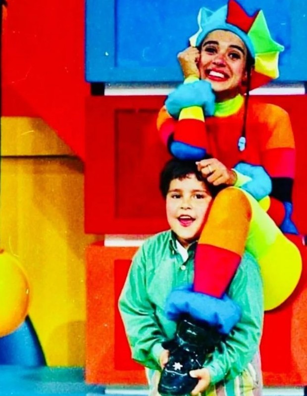 Na infância, Tiago Abravanel gostava de frequentar o auditótio do programa infantil de Mara Maravilha (Foto: Reprodução/Instagram)