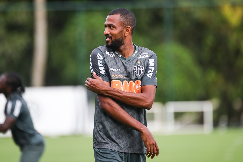 Maicon Bolt negocia com o CSA — Foto: Bruno Cantini / Atlético 
