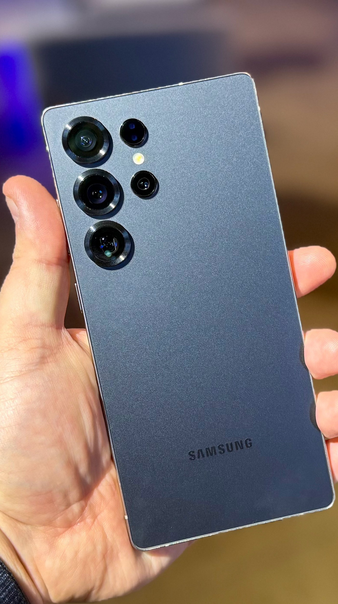 Galaxy S25 Ultra ou iPhone 16 Pro Max? Teste revela celular mais veloz