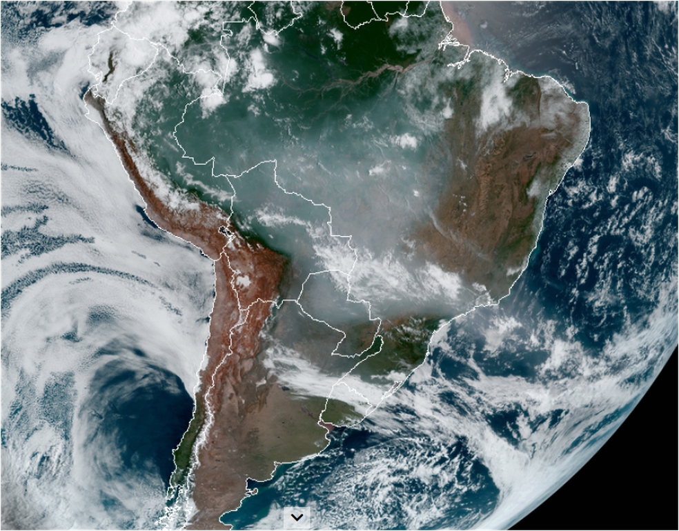 Imagens de satélite mostram fumaça vindo do Centro-Oeste chegando em SP neste sábado (19) — Foto: CIRA/RAMMB