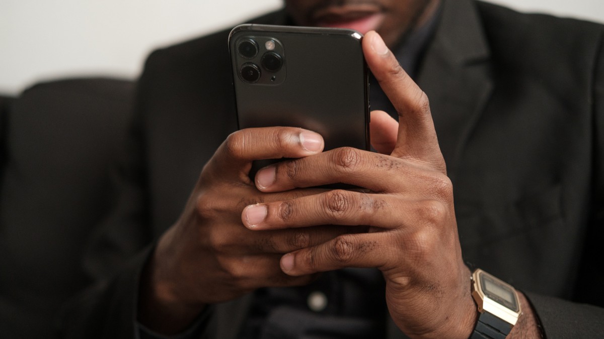 Por que é importante manter o celular sempre atualizado? 