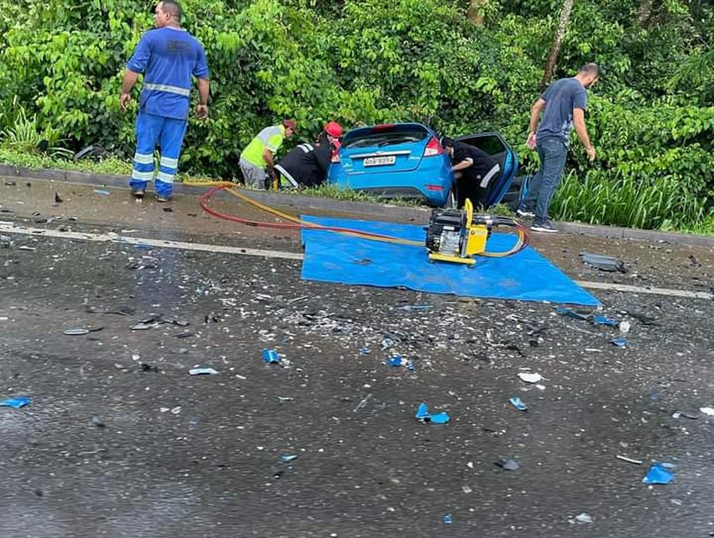  Carro saiu da pista após acidente — Foto: Divulgação
