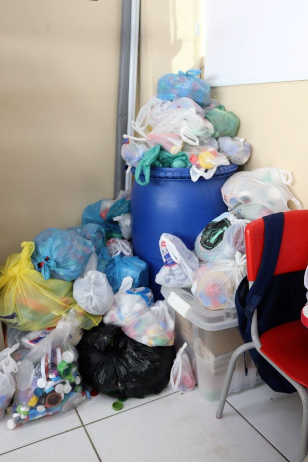 Quantidade arrecada em duas semanas pelos alunos.  — Foto: João Falarz e Taianá Martinez