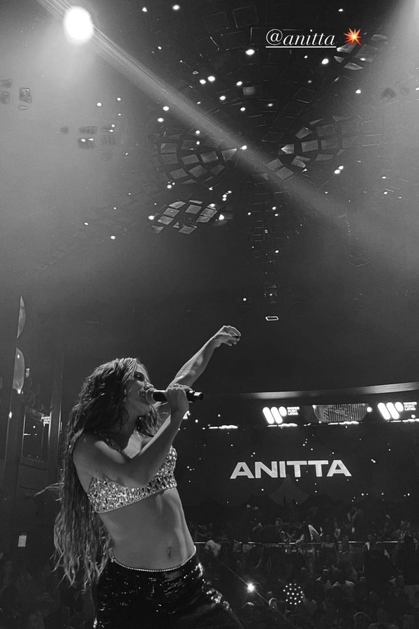 Anitta (Foto: Reprodução/ @babimoura_beauty)