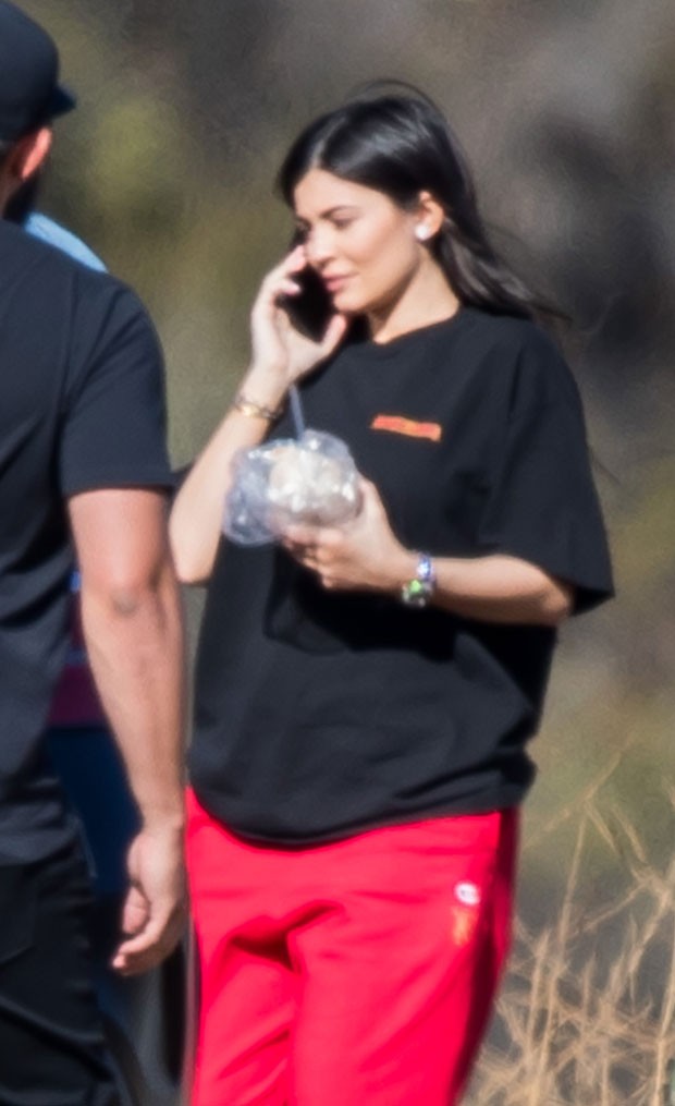 Kylie Jenner Grávida / / A tmz informa que trav.
