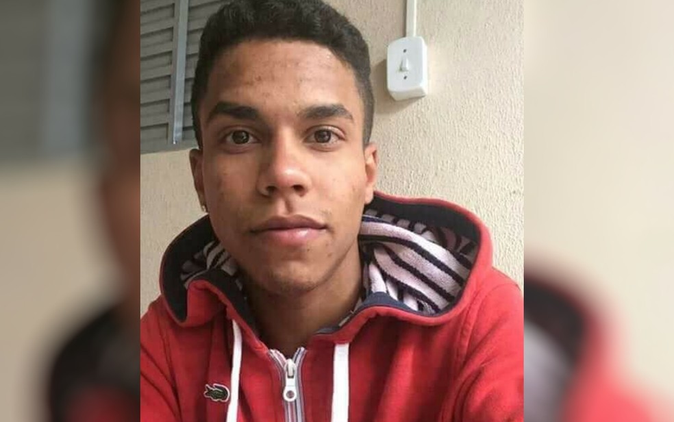 Guilherme Arthur Barbosa da Silva, de 18 anos, foi morto a tiros dentro de escola municipal (Foto: GCM/ReproduÃ§Ã£o)