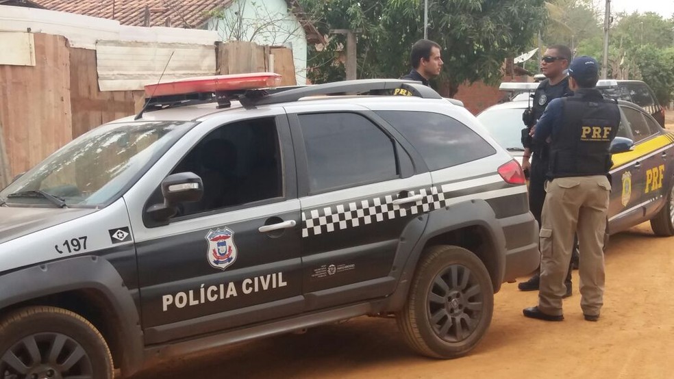 Suspeito foi localizado na casa dele, um barraco de madeira no Bairro Pedra 90, em Rondonópolis — Foto: Polícia Civil de MT/Assessoria