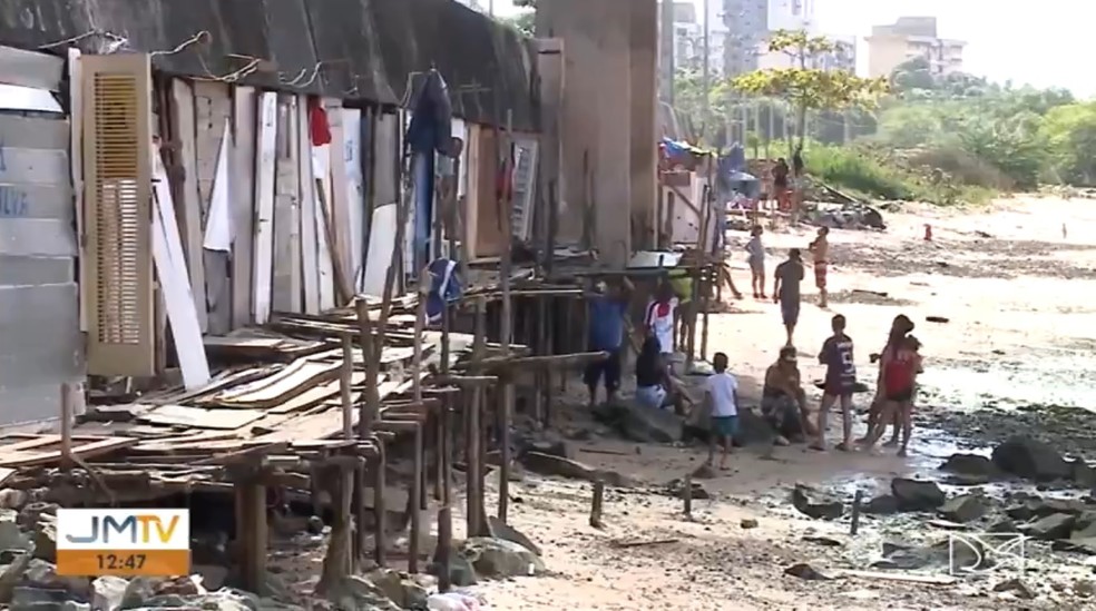 Mais de 60 famílias estão vivendo debaixo de ponte em São Luís (MA) — Foto: Reprodução/TV Mirante