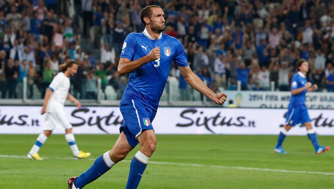 Chiellini gol Itália x Republica Tcheca (Foto: Reuters)