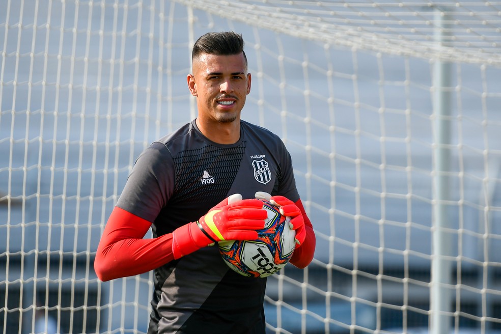 Ivan chega para brigar por vaga com Cássio? Ex-preparador responde