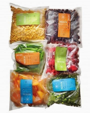 Etiquetas ajudam na identificação de conteúdo e validade dos alimentos congelados (Foto: Pinterest)