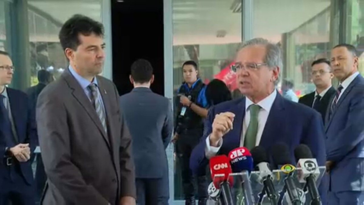 V&Iacute;DEO: Guedes bate boca com sindicalista durante entrevista em Bras&iacute;lia |  Economia | G1
