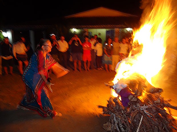 Ritual do fogo, no Caminho de Santo Amaro (Foto: Tuca Paes de Andrade / Acervo pessoal)