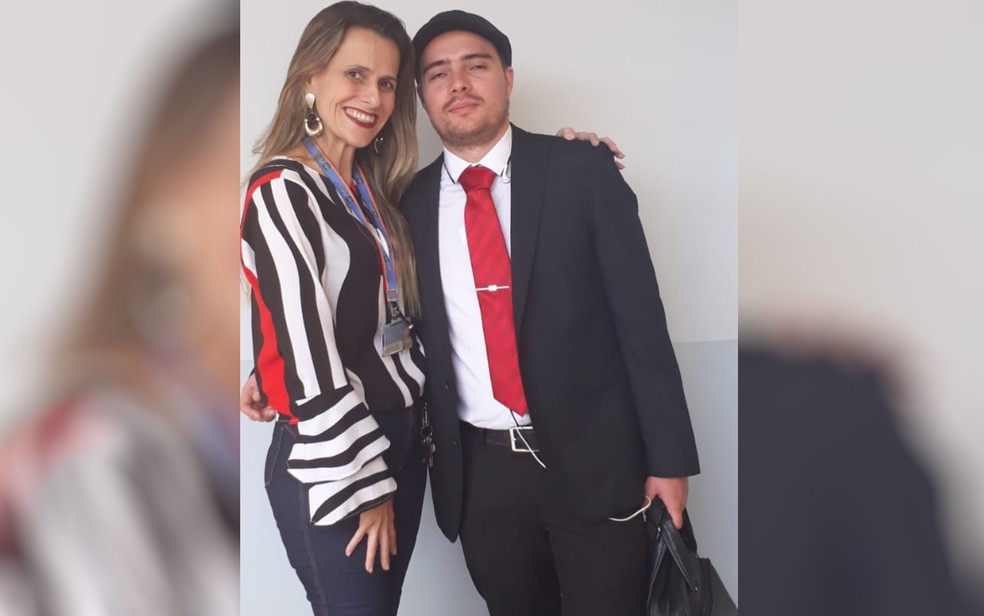 Angelita e o marido João Cláudio, que se forma em direito, em Goiânia, Goiás — Foto: Reprodução/Arquivo pessoal