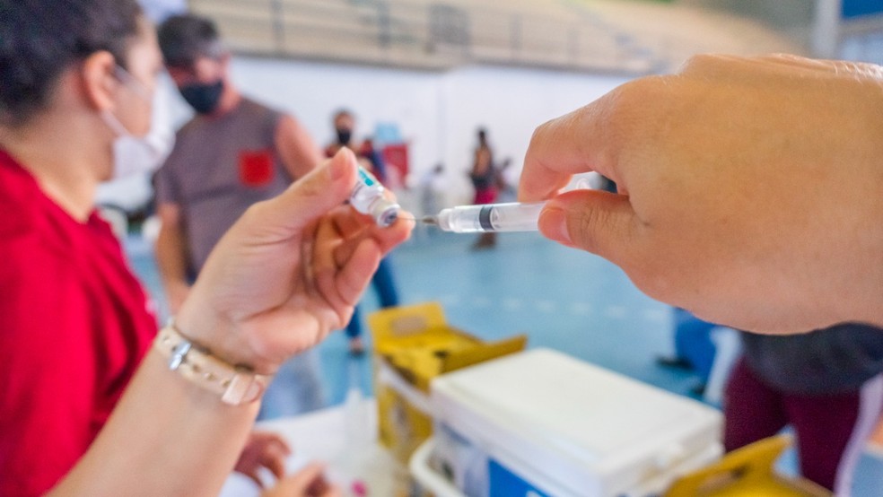 bertioga antecipa a vacinacao contra covid 19 para pessoas de 43 a 49 anos mais saude g1